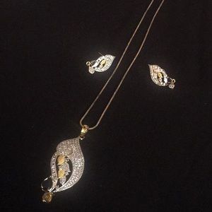 NEW SILVER AND GOLD MATCHING NECKLACE EARRING SET